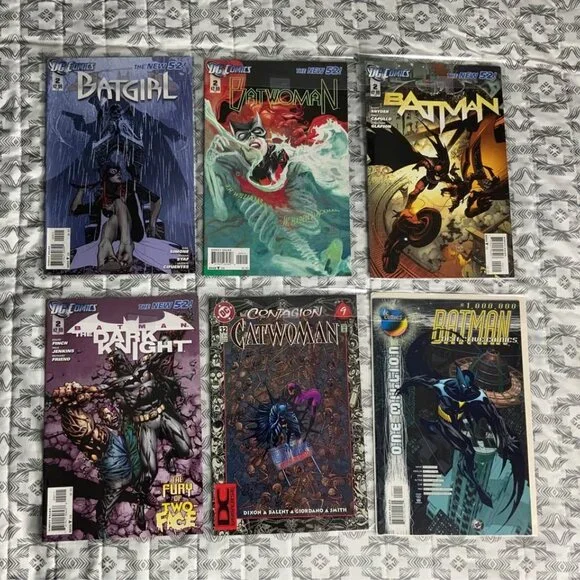 Assortment DC comics. Set of 24 DC ungraded , but in good condition.
